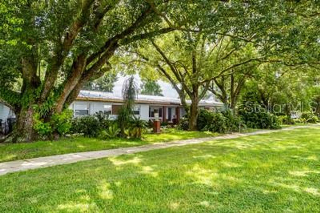 Photo of 4708 James L Redman Parkway, Plant City, FL 33567 (MLS # L4952355)