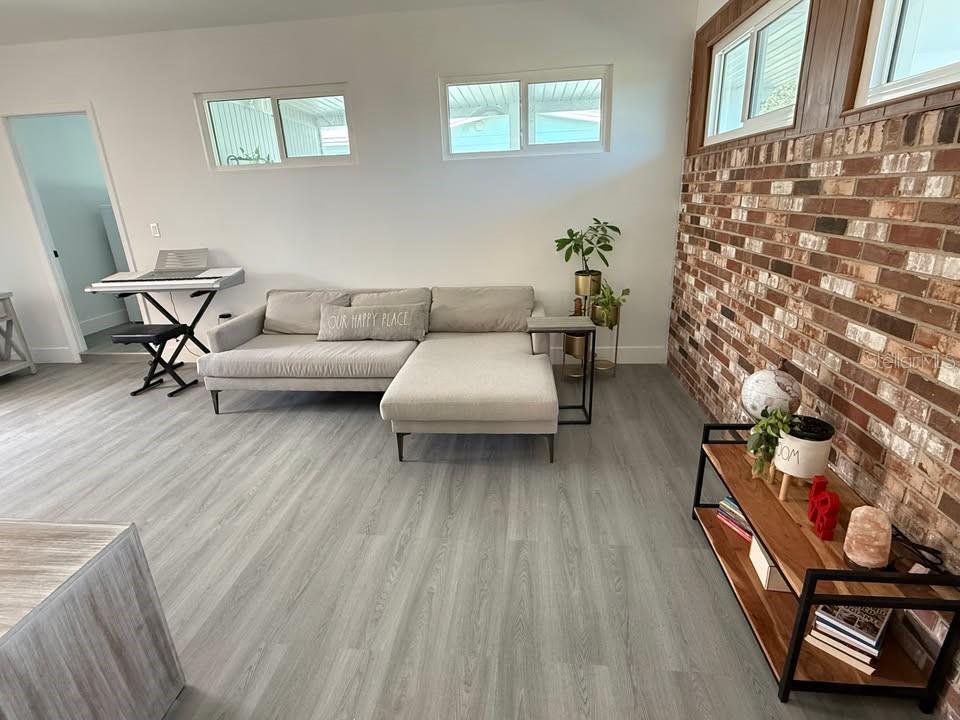 SHORE ACRES OVERLOOK SEC - Residential Lease