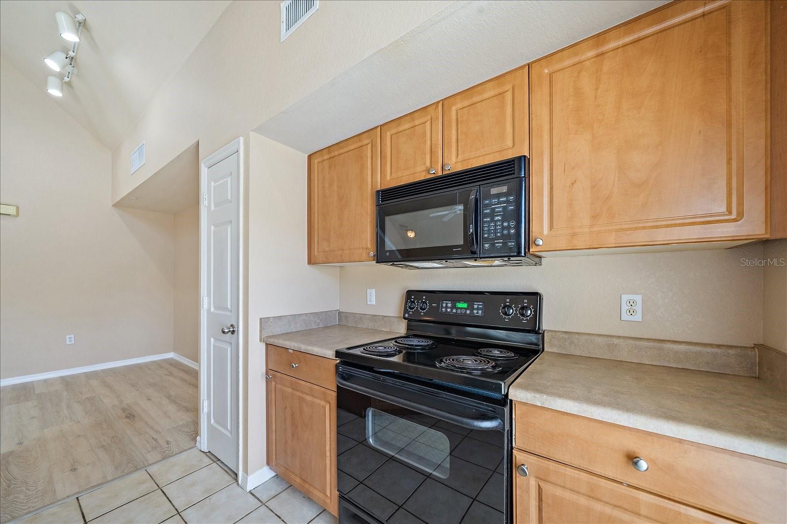 ADMIRALS WALK - Residential