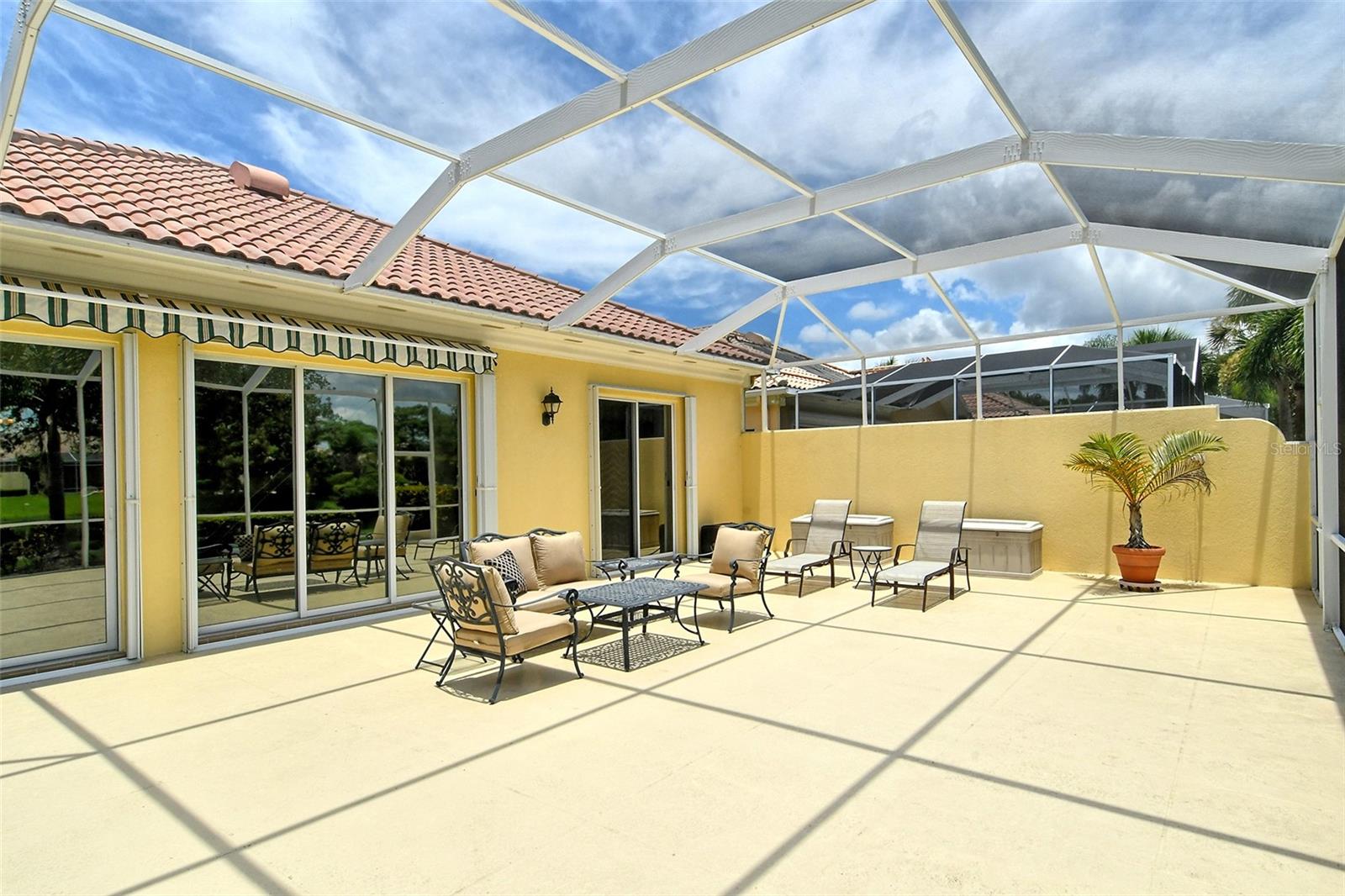 VILLAGEWALK - Residential