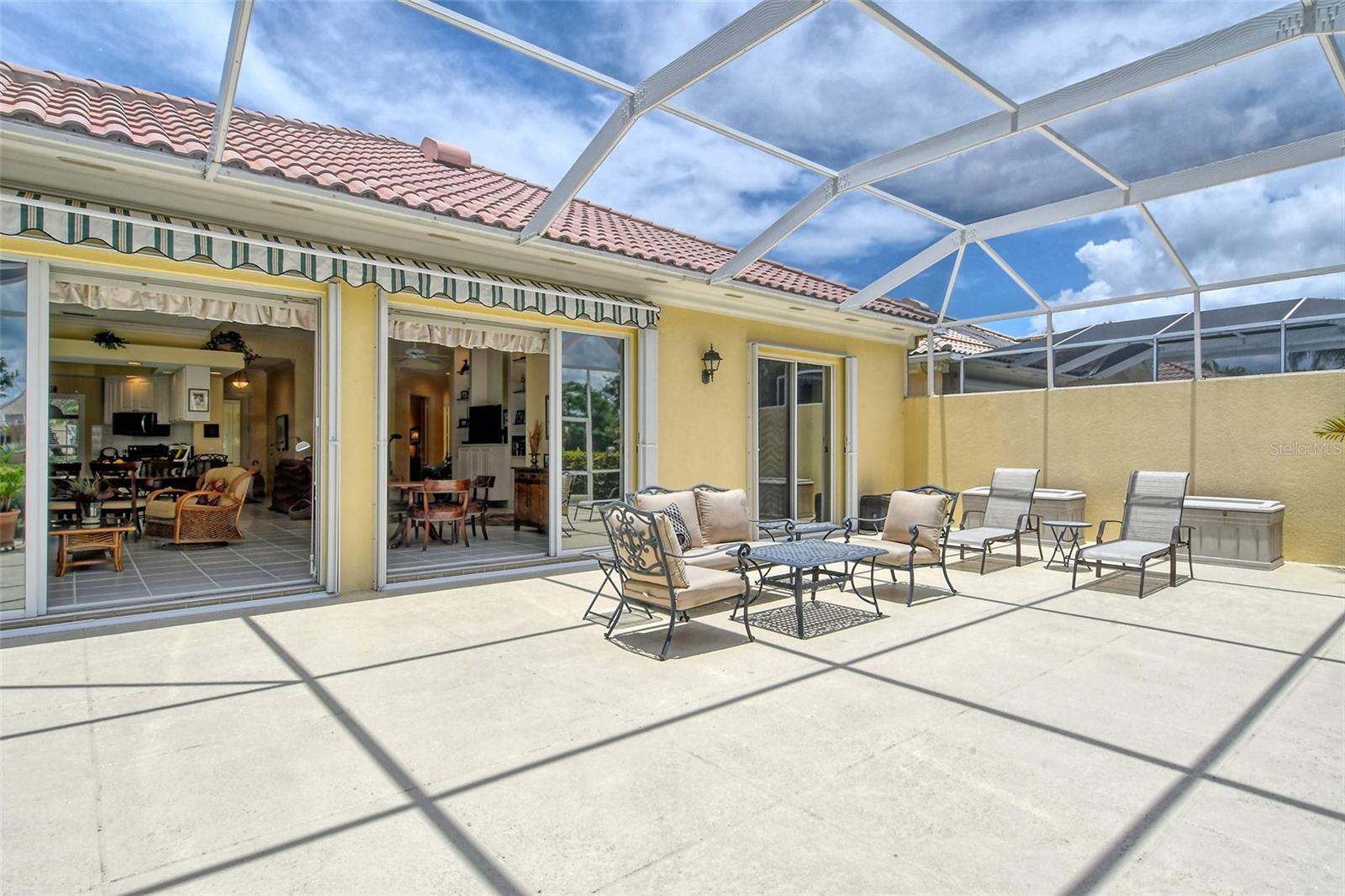 VILLAGEWALK - Residential