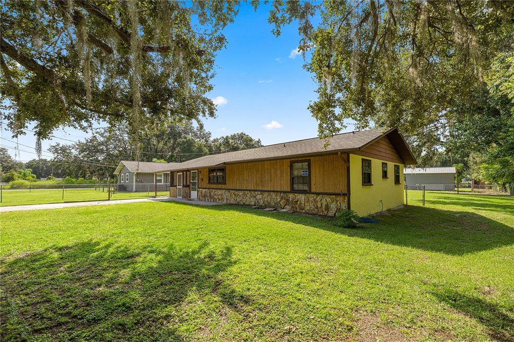 Photo of 12798 SE 122nd Place, Ocklawaha, FL 32179 (MLS # OM709387)