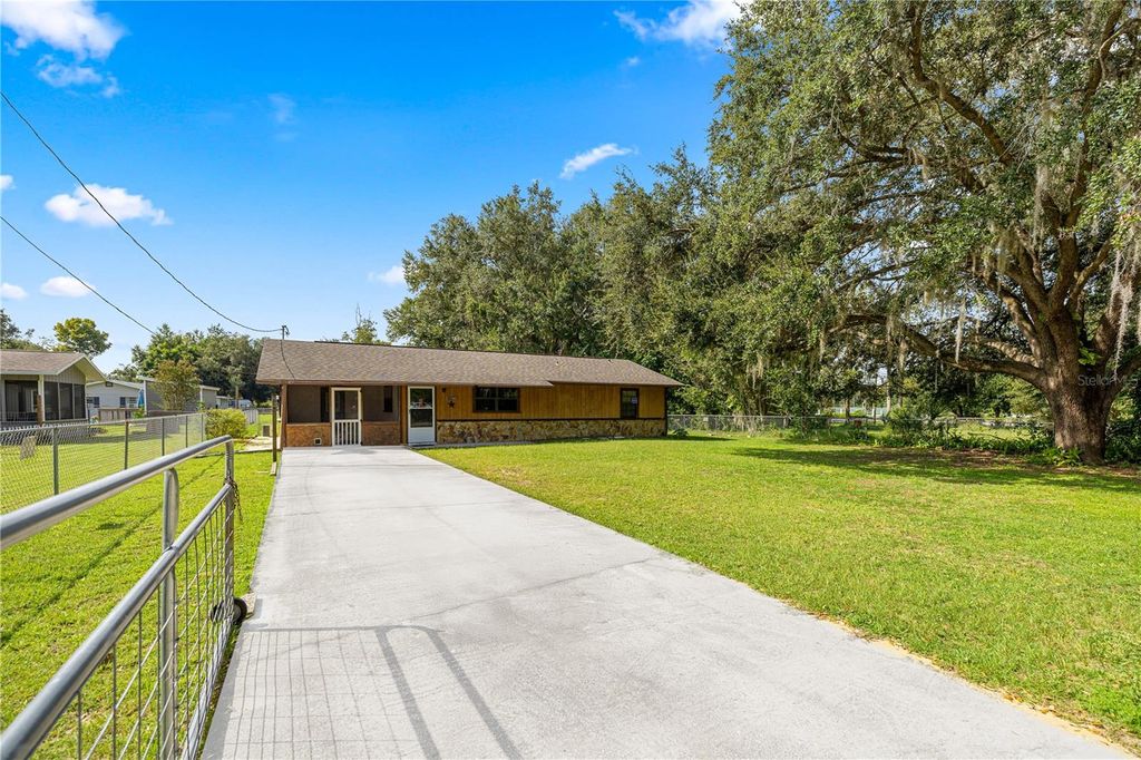 Photo of 12798 SE 122nd Place, Ocklawaha, FL 32179 (MLS # OM709387)