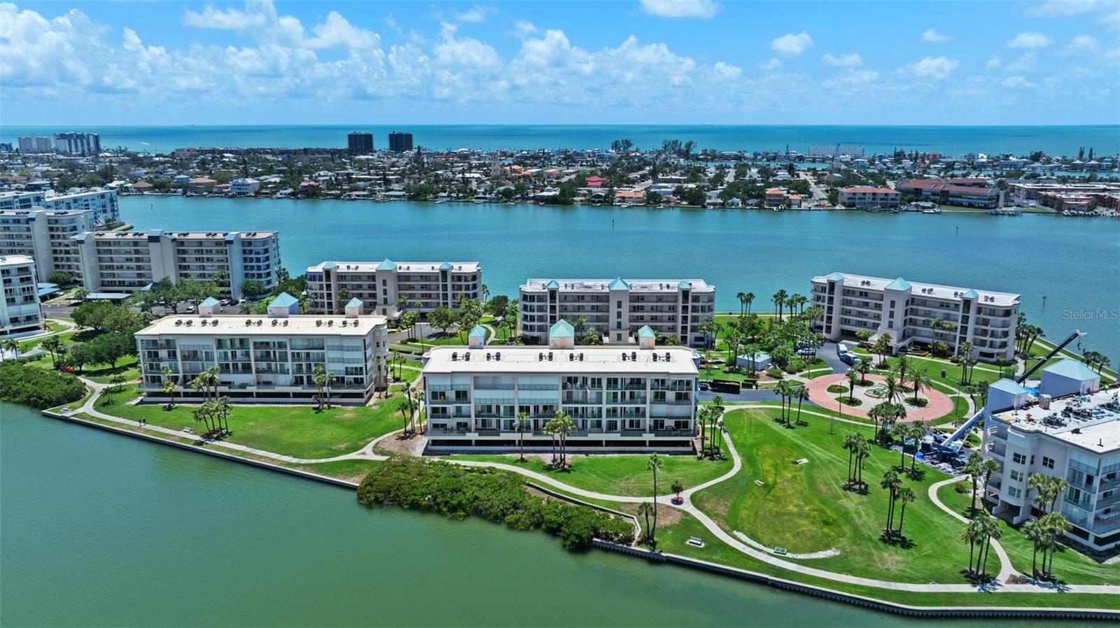 CORAL POINTE - Residential