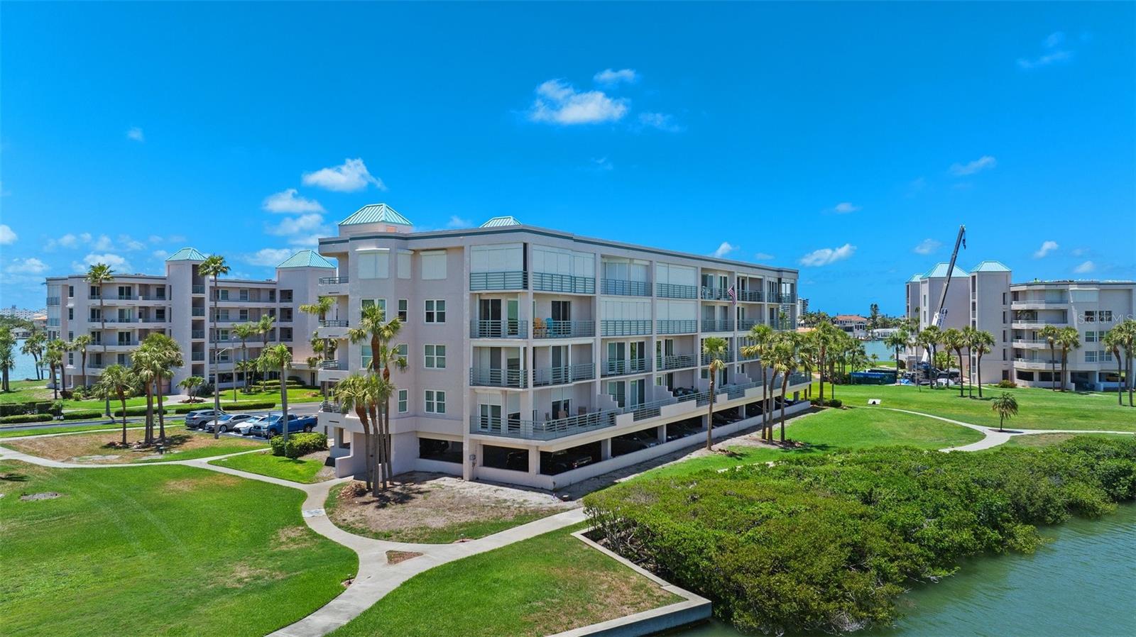 CORAL POINTE - Residential