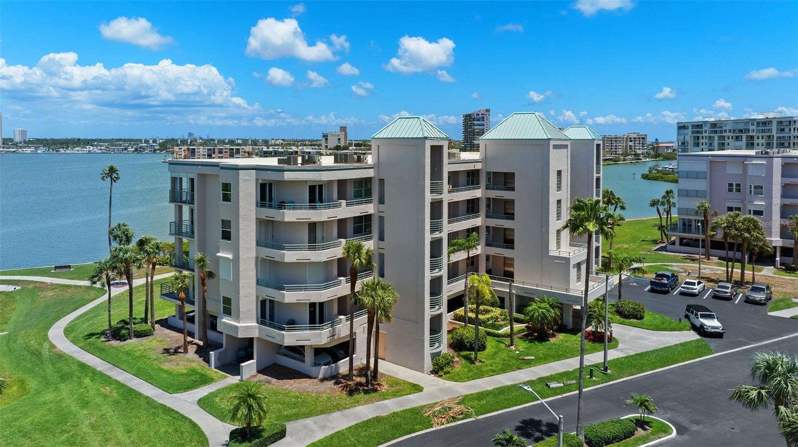 CORAL POINTE - Residential