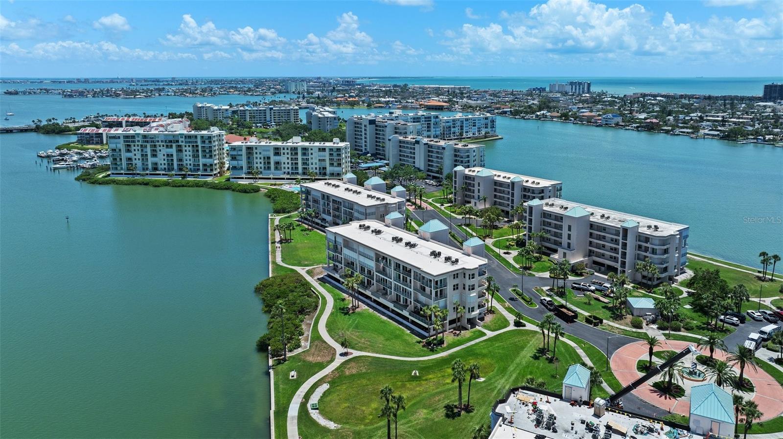CORAL POINTE - Residential