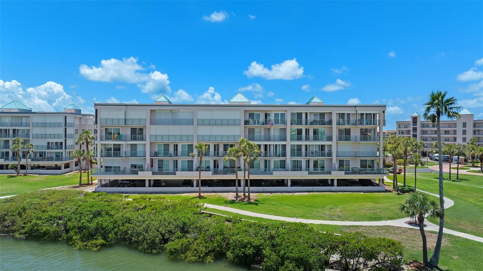 CORAL POINTE - Residential