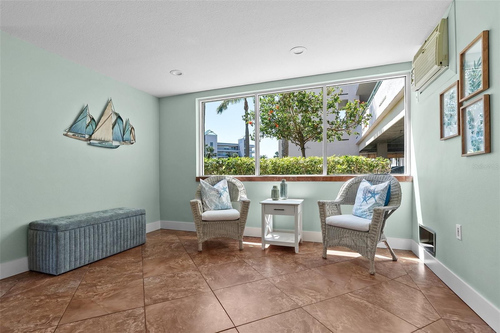 CORAL POINTE - Residential