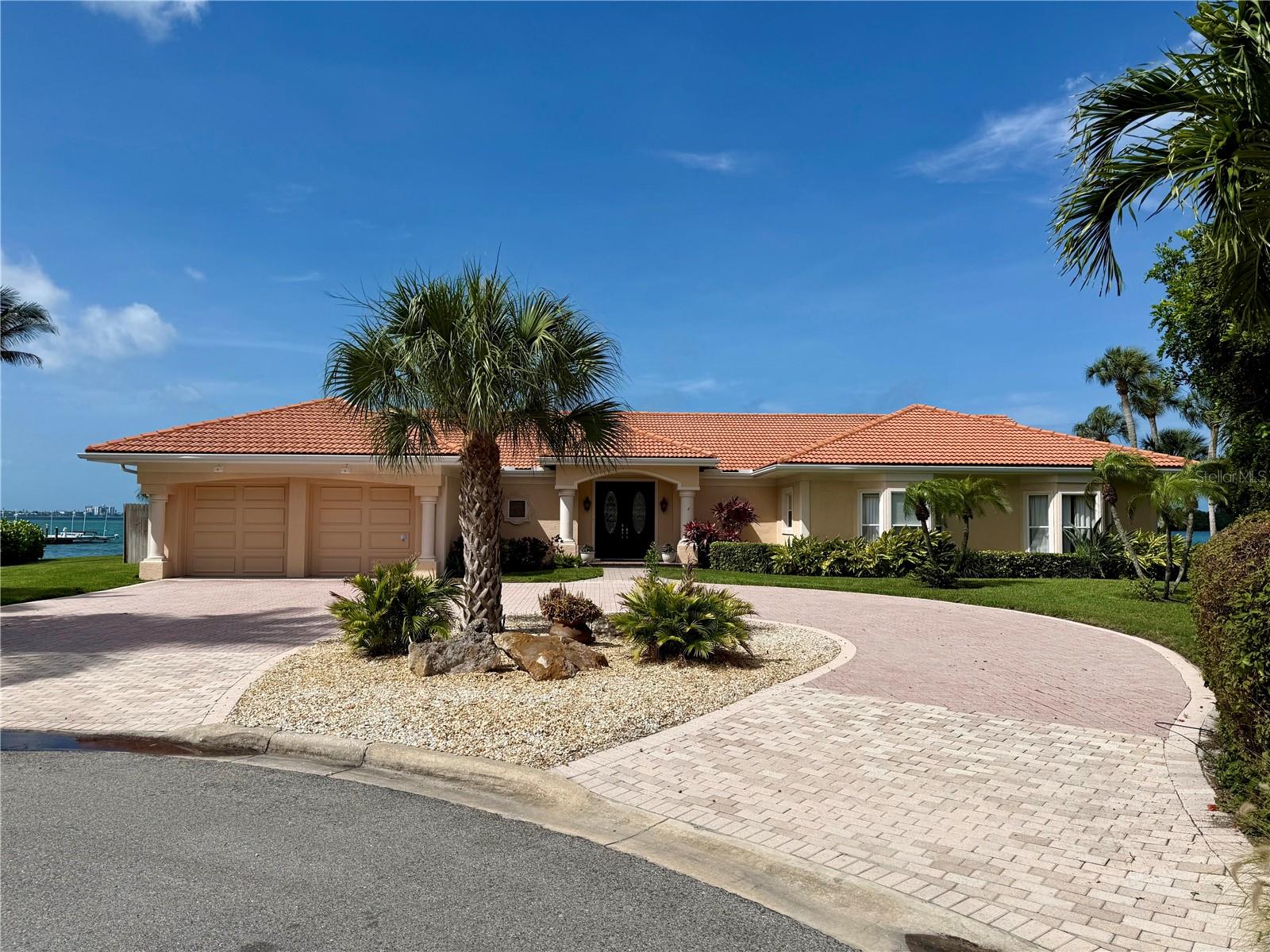 376 W ROYAL FLAMINGO DRIVE