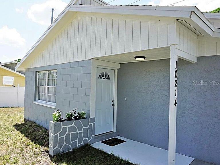 Welcome to 10214 Sable Ridge Ct, Tampa, FL 33615! This 3-Bedroom, 2-Bathroom home is located in an affluent and low crime area just minutes from Davis Elementary School and Alonso High School. Shopping is as easy as 1,2,3 because there is a Walmart, Publix and Home Depot close by. Come check it out for yourself!
Tenant is responsible for water, electricity, and lawn care.
Owner pays major repair cost.