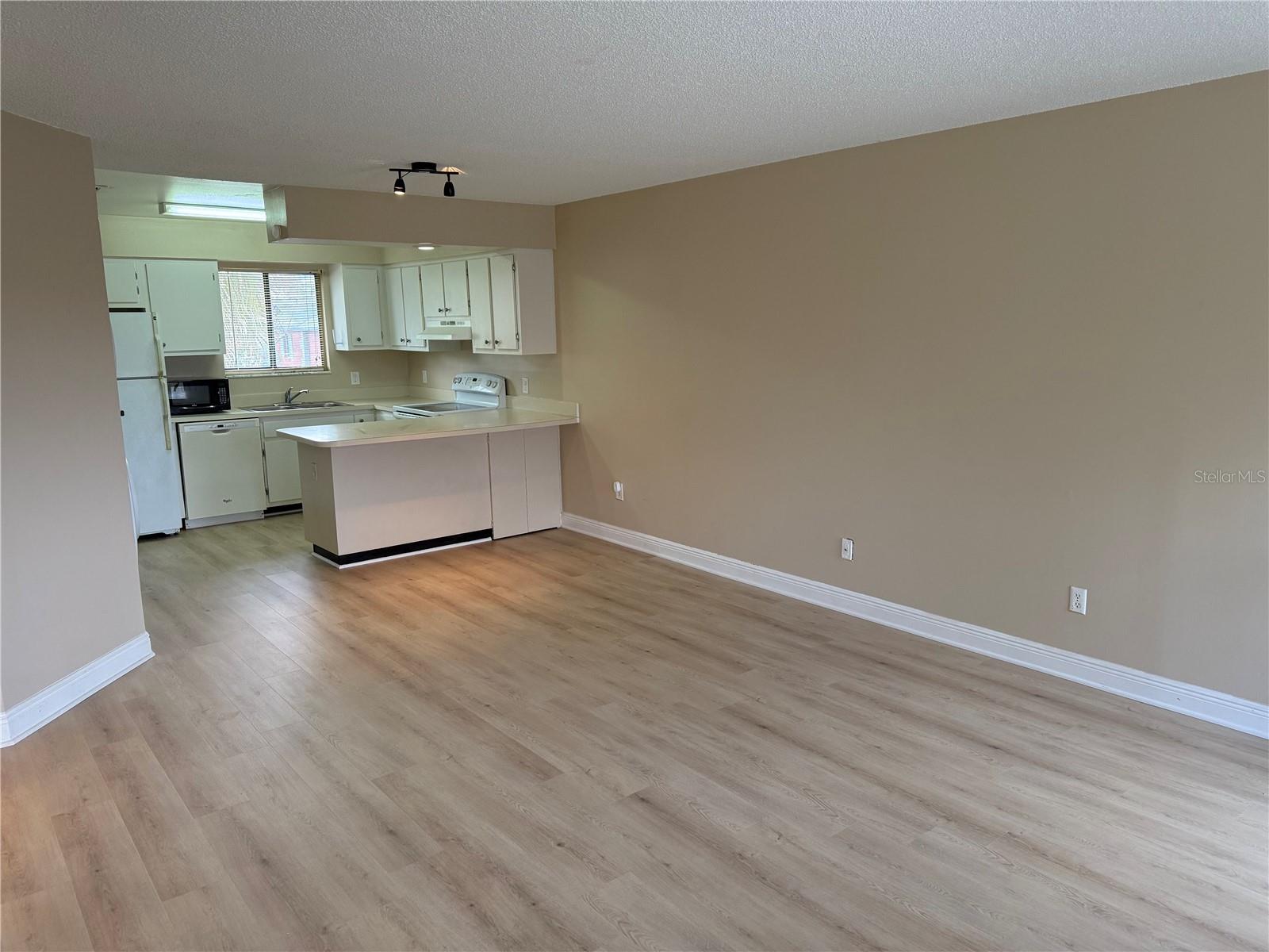 WHISPERWOOD CONDO 02 - Residential Lease