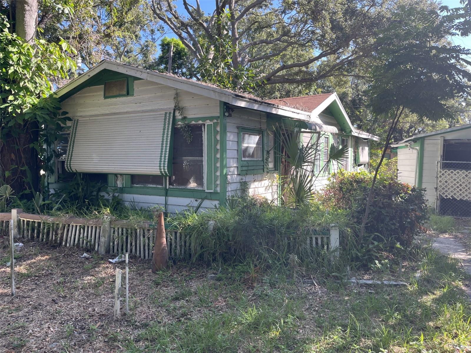 5,700 sq ft lot and offers 776 sq ft of living space with tons of upside. Built in 1946, the property needs a full cosmetic and systems rehab — perfect for experienced investors looking for their next fix-and-flip or long-term rental. Located minutes from downtown St. Pete, the beaches, and major highways, this property is ideally positioned for strong resale or rental demand.