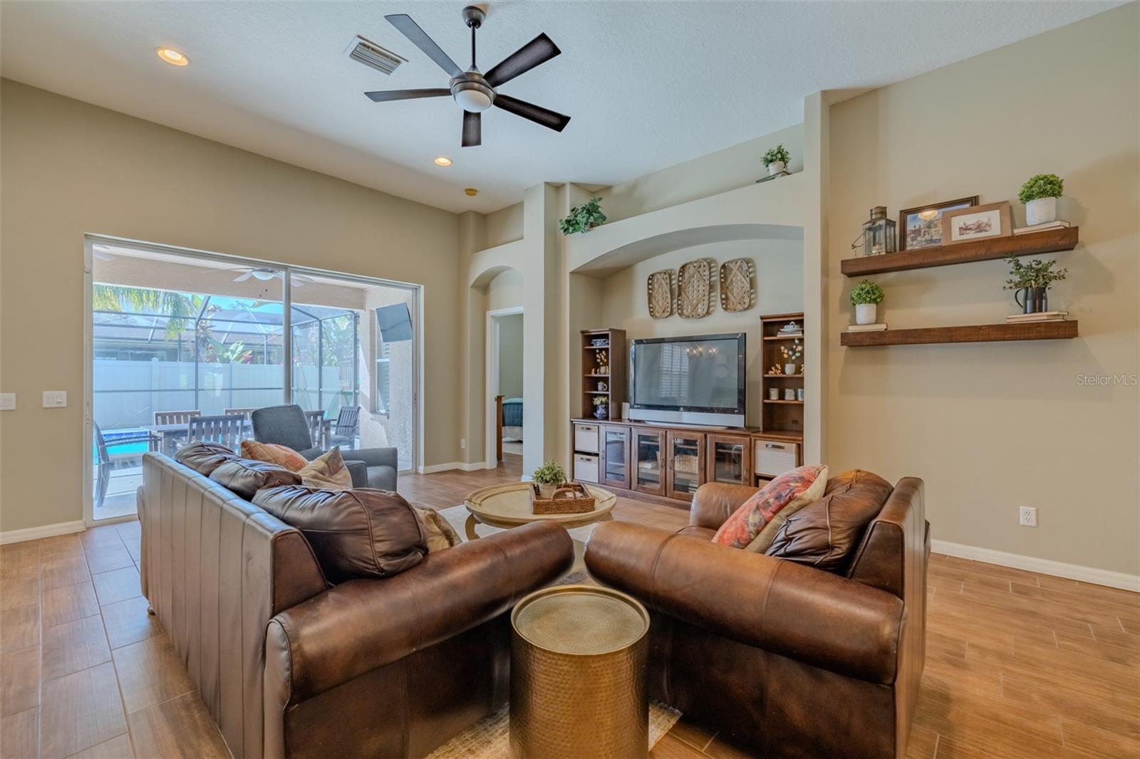 MANDOLIN PH 1 - Residential