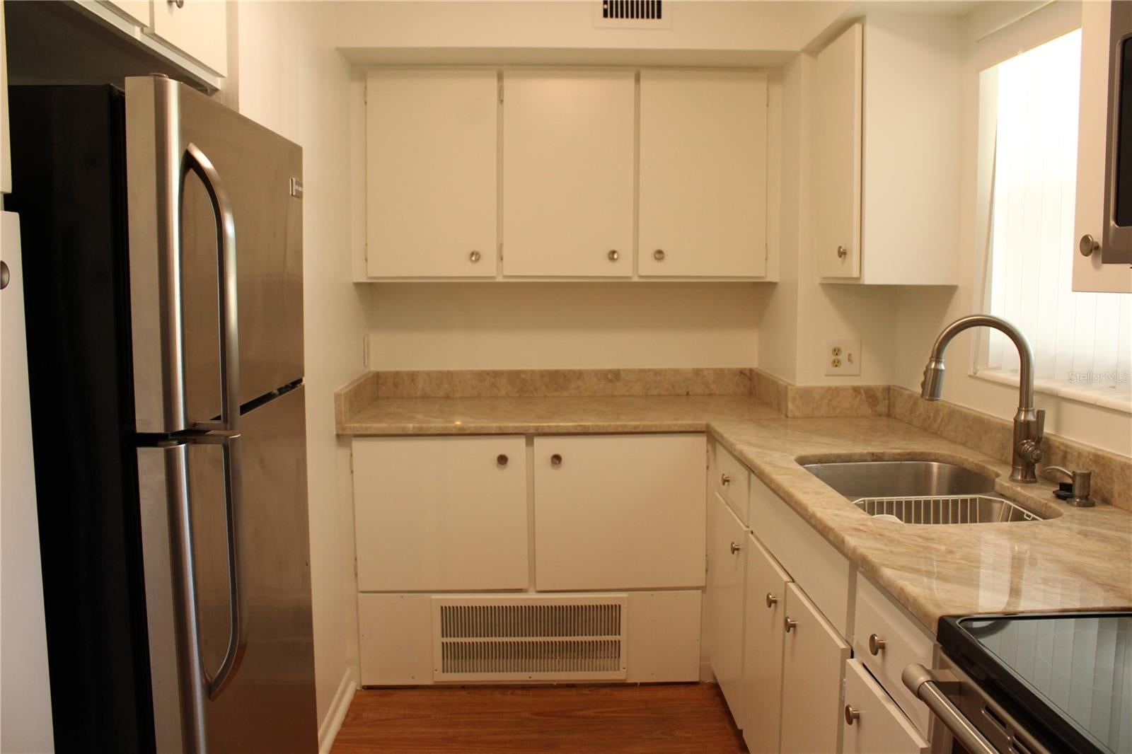 3900 ROXANE BOULEVARD 10B