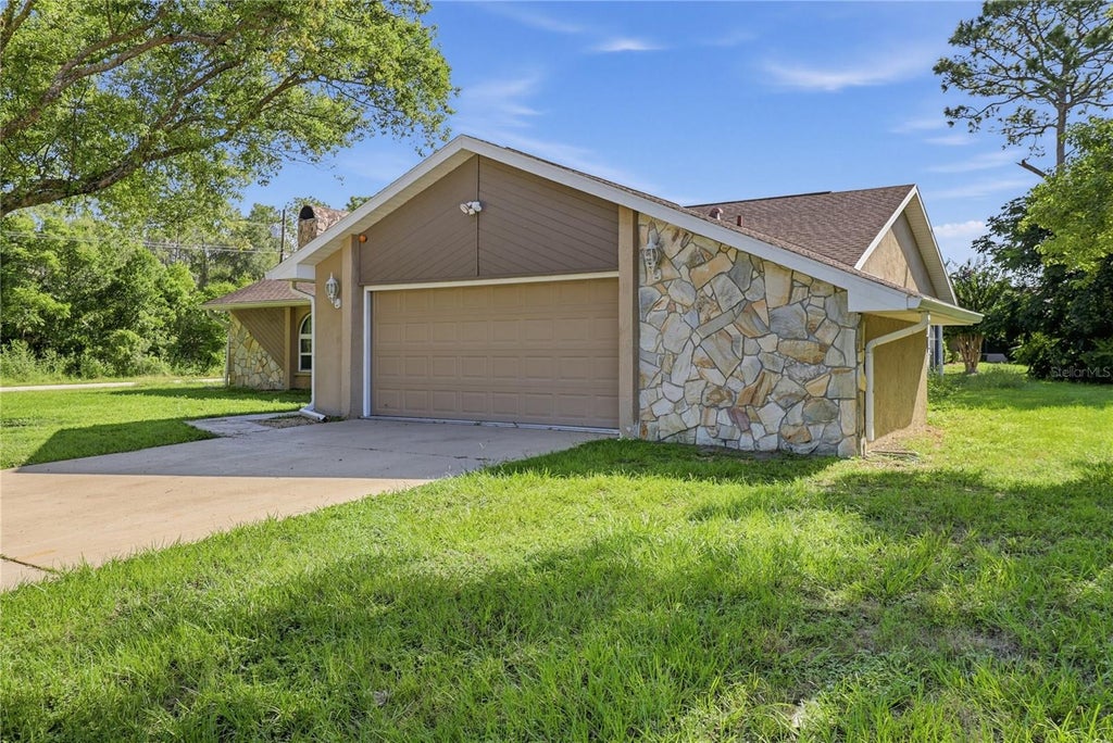 Photo of 7488 Allen Drive, Spring Hill, FL 34613 (MLS # O6442202)