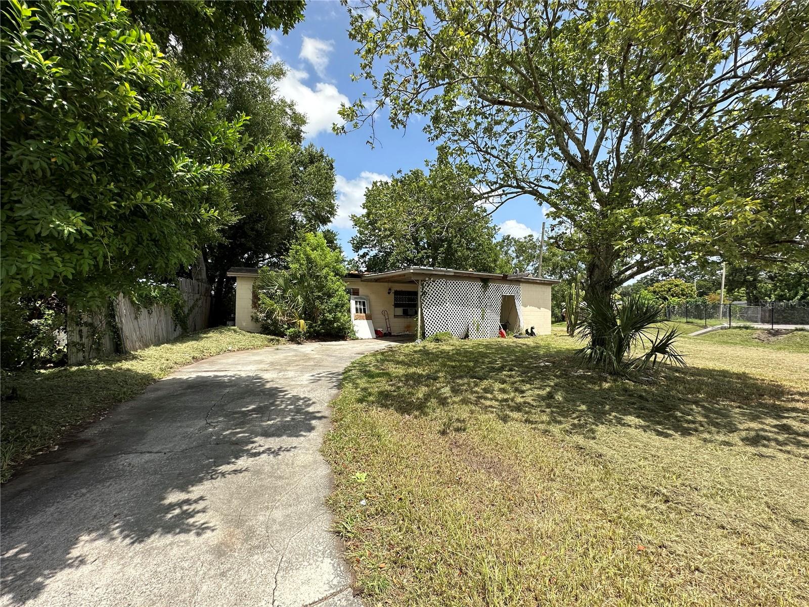 **OCCUPIED** DO NOT SHOW WITHOUT APPROVED SHOWING **CASH ONLY** Just over .81 acres with PRIVATE LAKE ACCESS + UPDATED ELECTRICAL + NEW WATER HEATER + ORIGINAL TERRAZO This could be your next investment opportunity! This spacious 3-bedroom, 2-bathroom home offers incredible potential. Situated off Lawne Lake, this property is ready for your vision and updates. While it requires a new roof and AC system, its’ prime layout, ample living space, and charming features make it a diamond in the rough. With a little TLC, this house could become a perfect family haven or a lucrative rental property. Don't miss out on the chance to transform this fixer-upper into a true gem that will reap rewards for years to come.