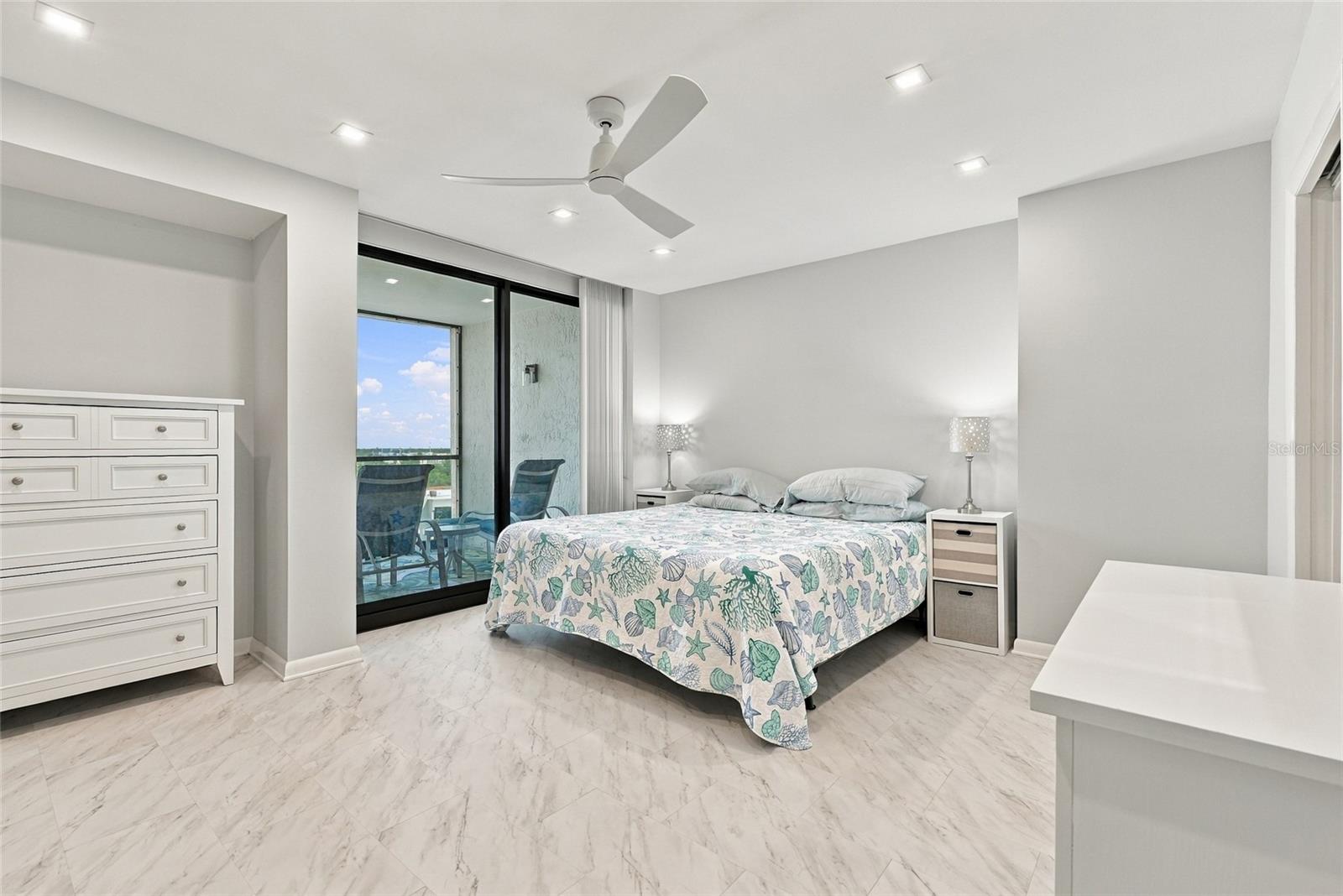 707 S GULFSTREAM AVENUE 1006, SARASOTA, FL, 34236 3 707 S GULFSTREAM AVENUE 1006