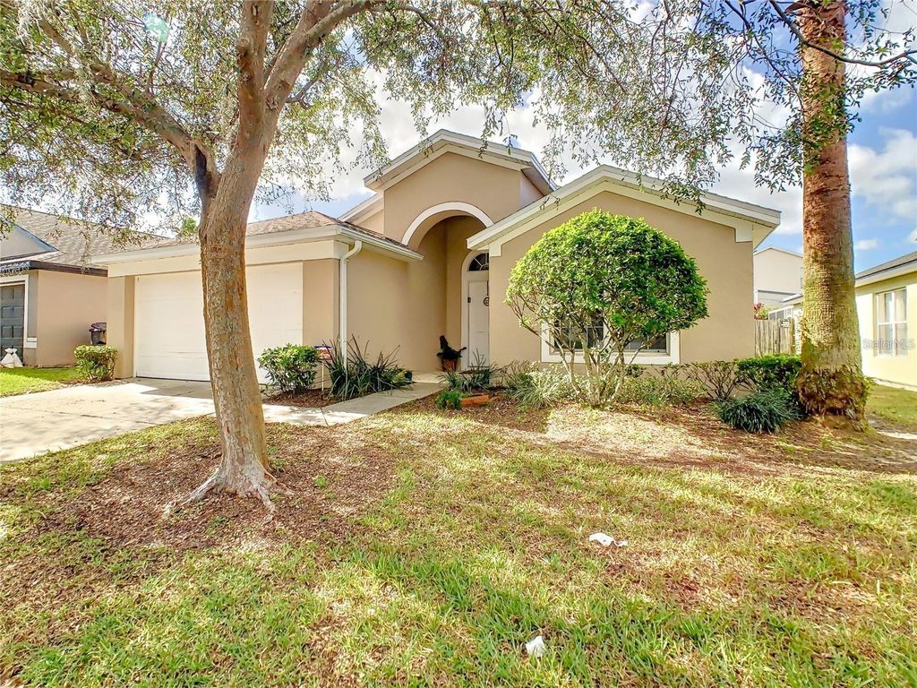 Photo of 510 Castlemain Circle, Davenport, FL 33897 (MLS # O6380774)