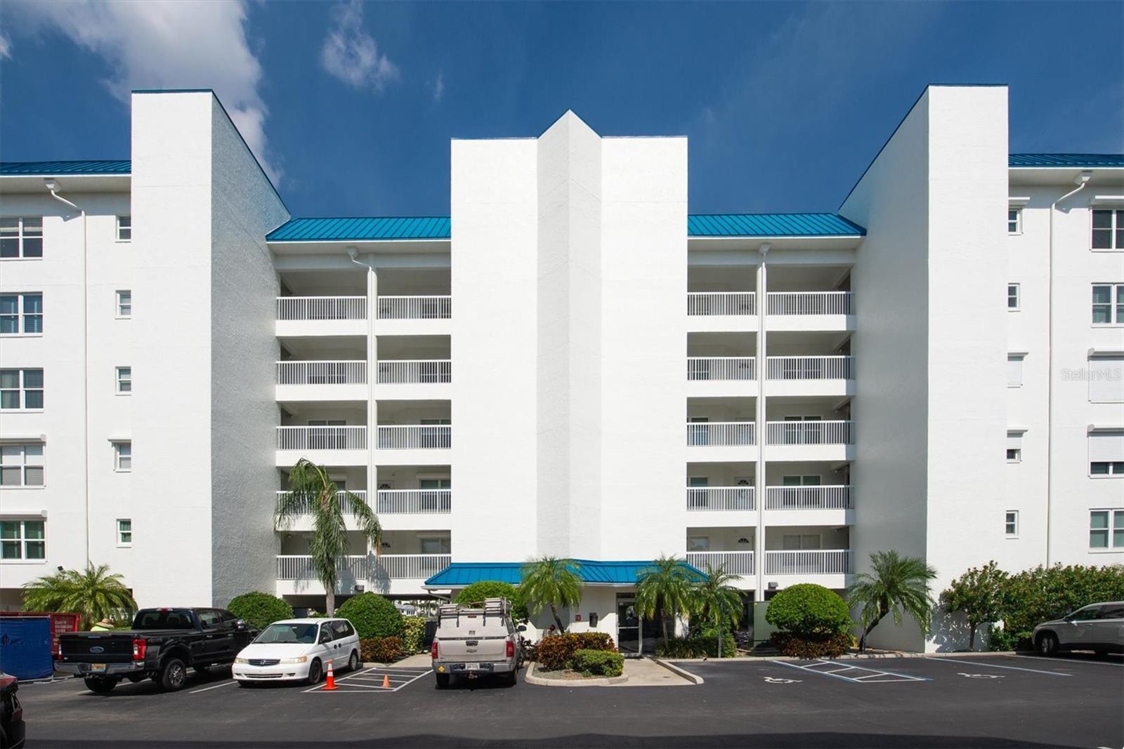 This is a beautiful property close to Treasure Island and St Pete Beach. Private Beach you can pull out Kayaks or Paddle boards and head out on intercoastal water Way