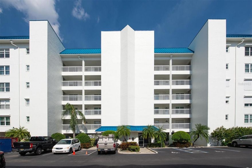 This is a beautiful property close to Treasure Island and St Pete Beach. Private Beach you can pull out Kayaks or Paddle boards and head out on intercoastal water Way