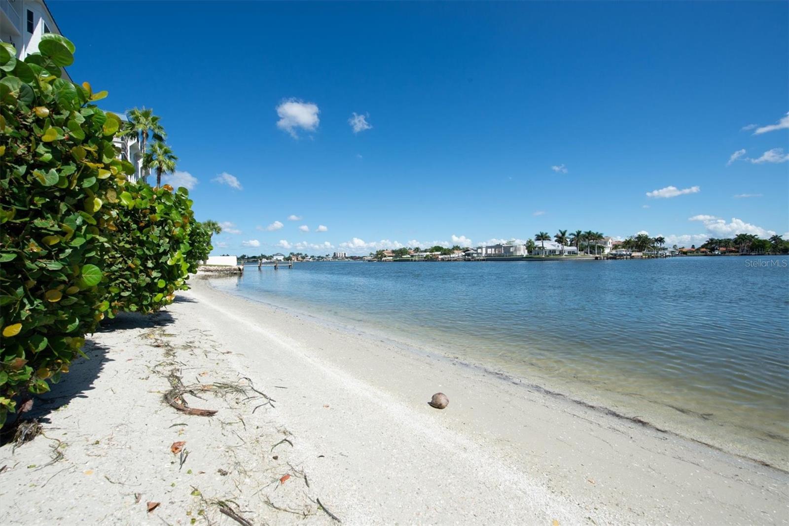 CAPTIVA CAY - Residential