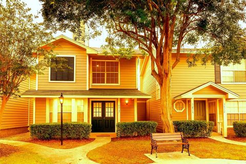 Photo of 12264 Shady Spring Way #104, Orlando, FL 32828 (MLS # O6337832)