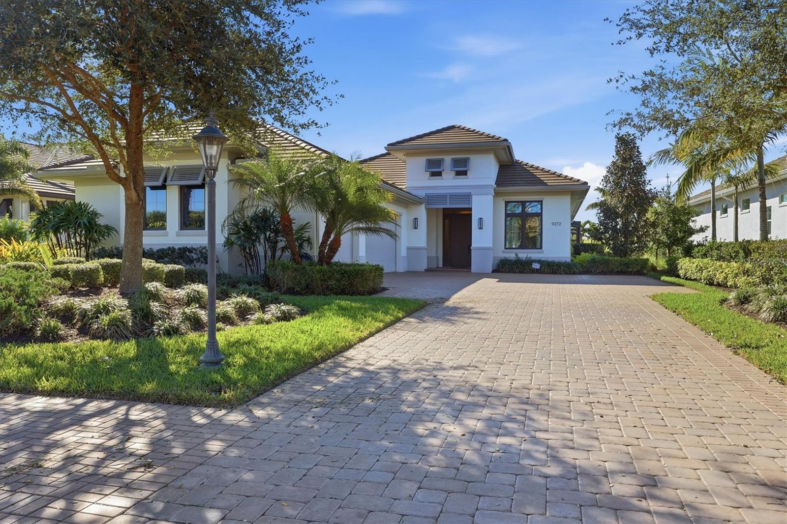 FOUNDERS CLUB - Residential