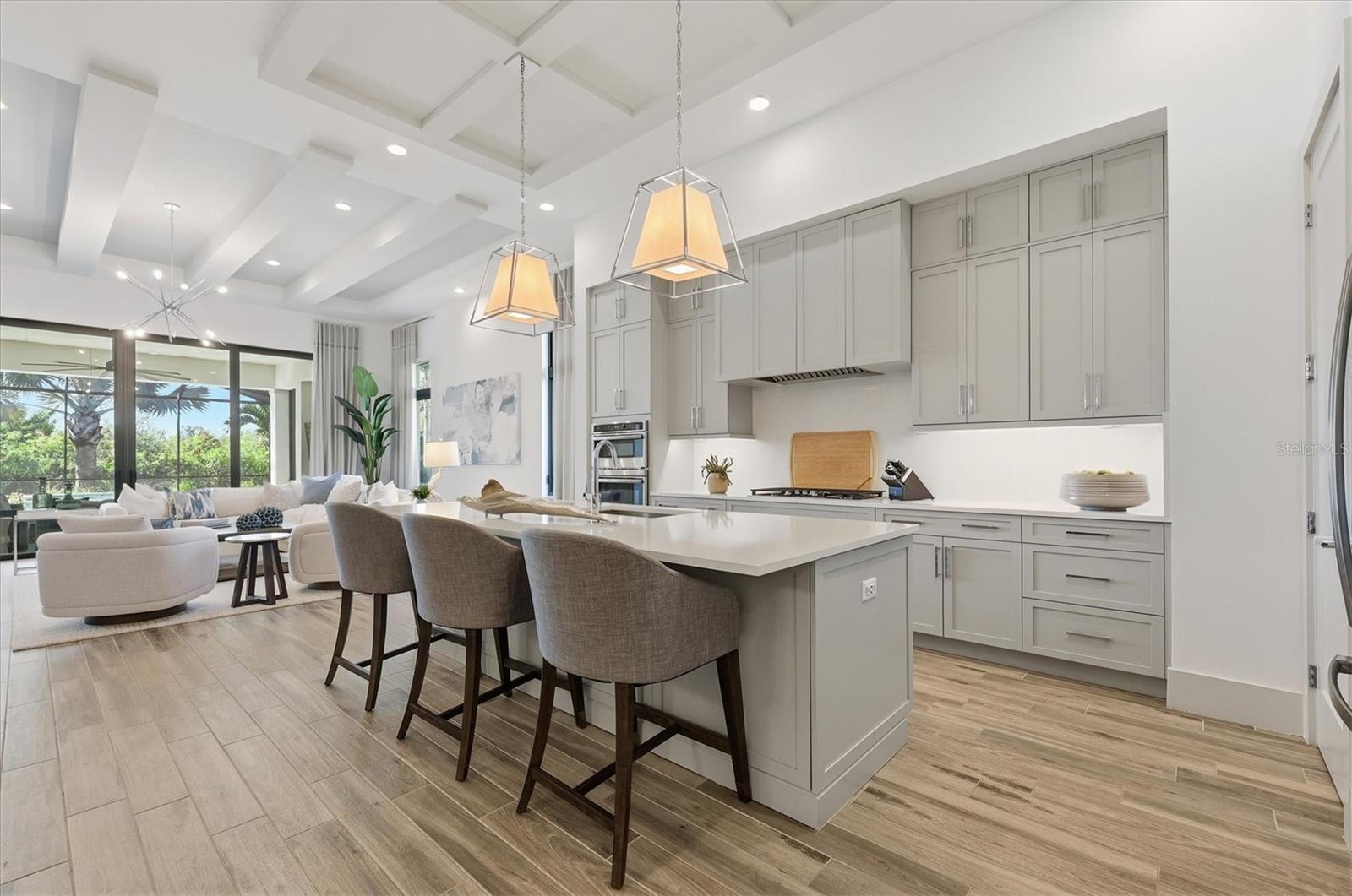 FOUNDERS CLUB - Residential