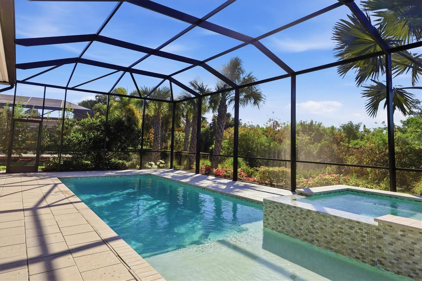 FOUNDERS CLUB - Residential