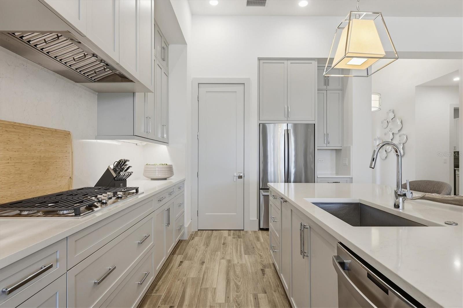 FOUNDERS CLUB - Residential