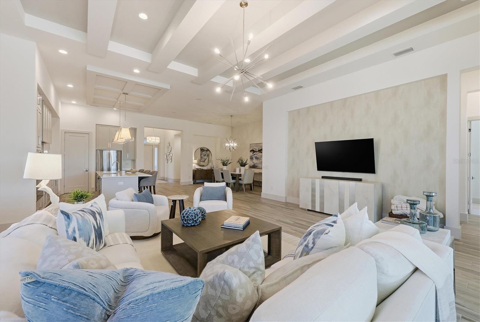 FOUNDERS CLUB - Residential