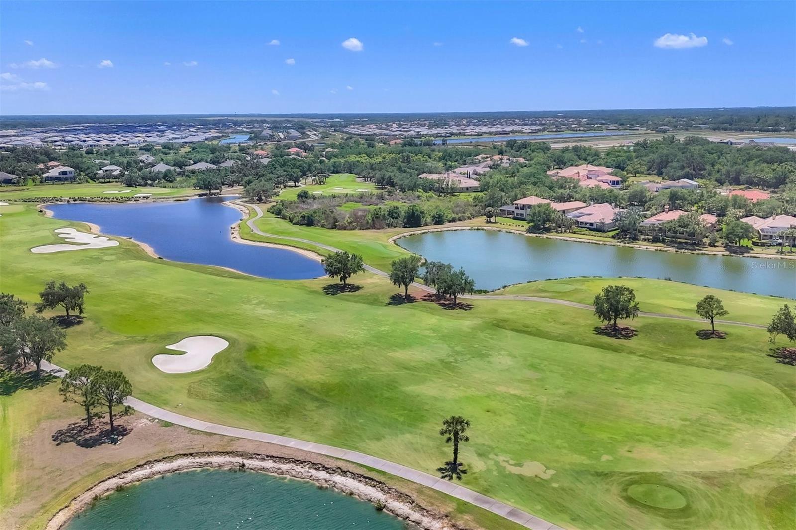 FOUNDERS CLUB - Residential