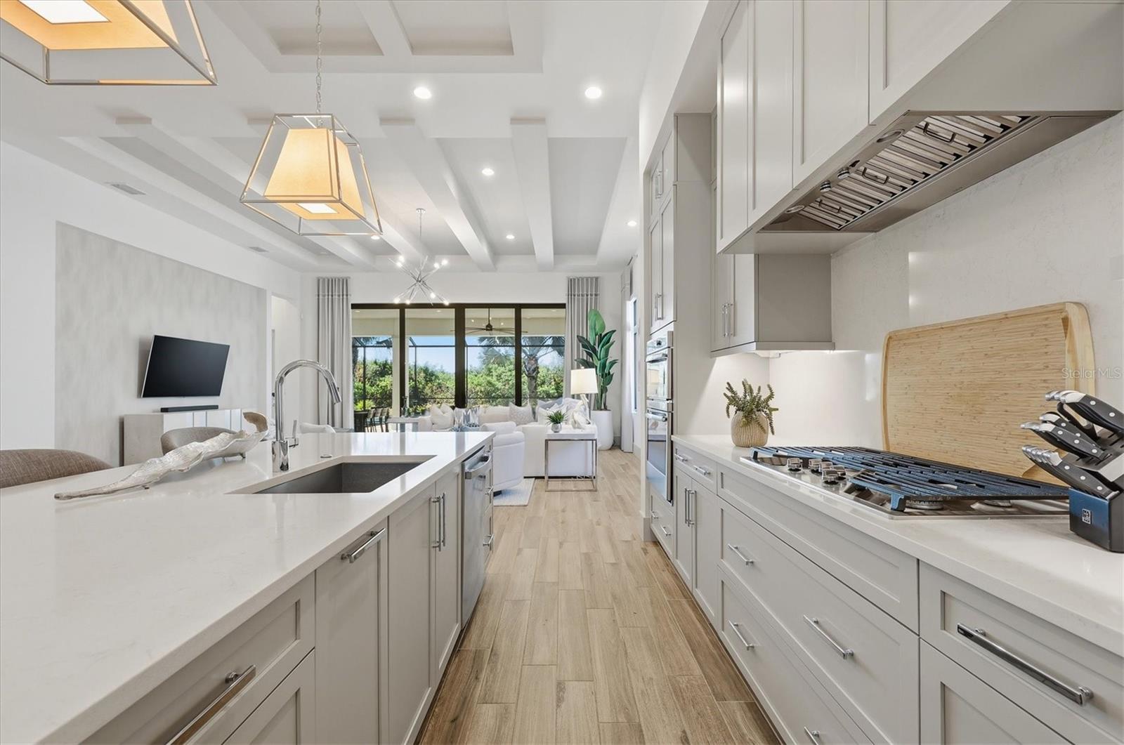 FOUNDERS CLUB - Residential