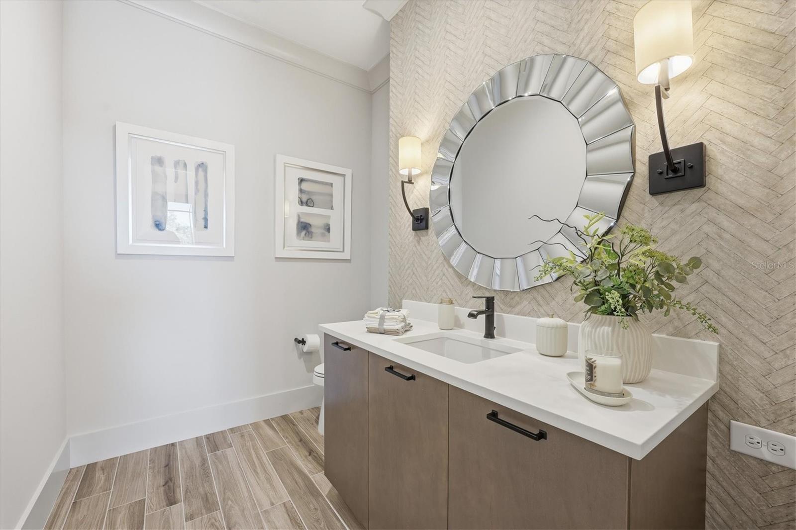 FOUNDERS CLUB - Residential