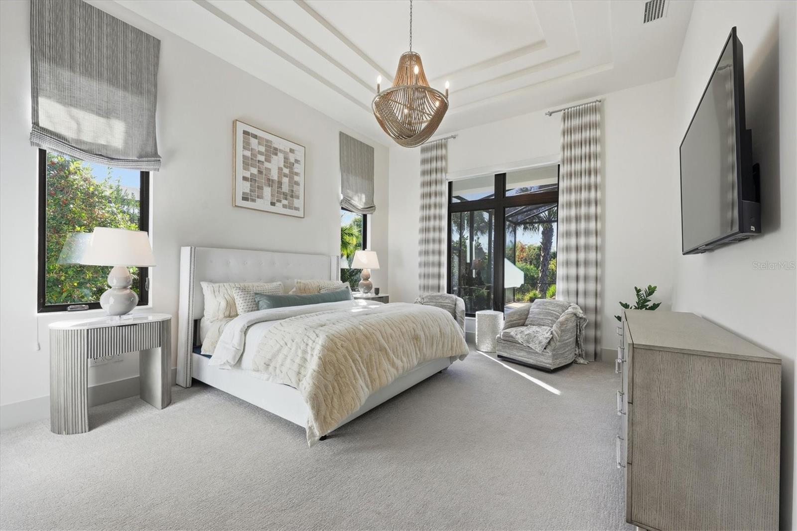 FOUNDERS CLUB - Residential