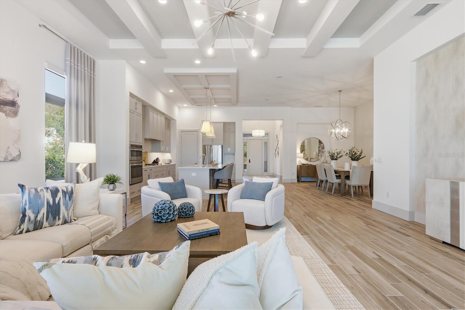 FOUNDERS CLUB - Residential