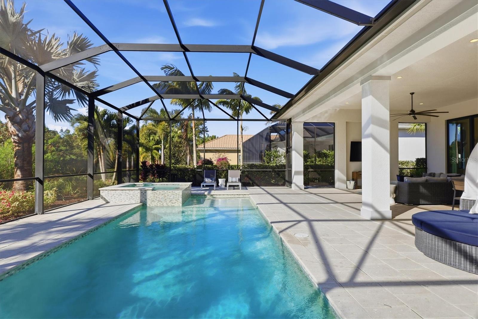 FOUNDERS CLUB - Residential