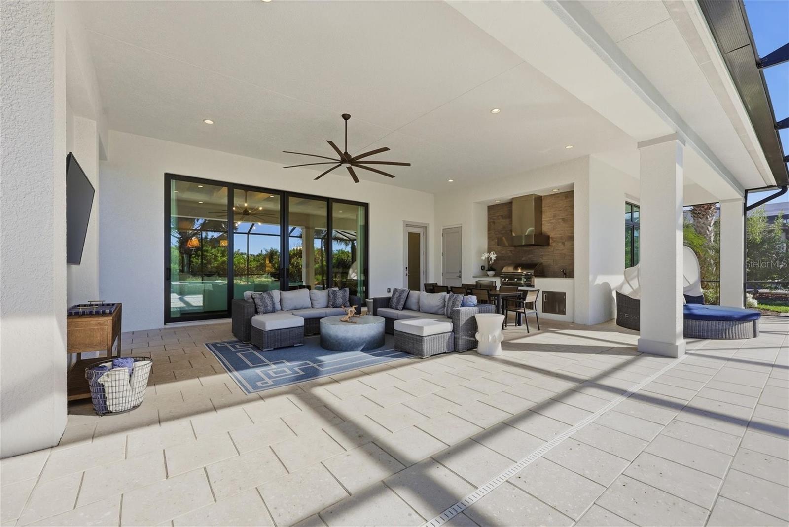 FOUNDERS CLUB - Residential