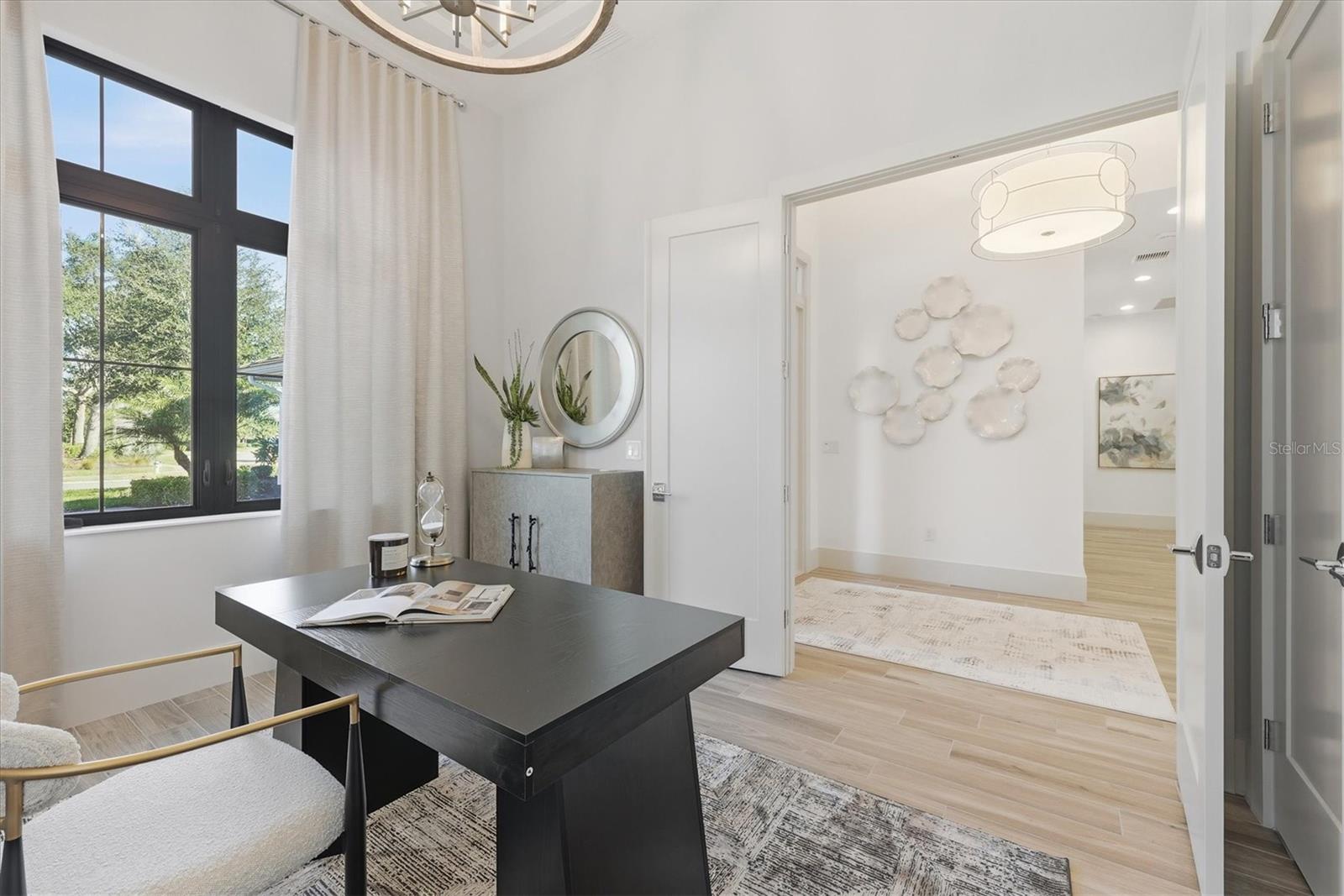 FOUNDERS CLUB - Residential