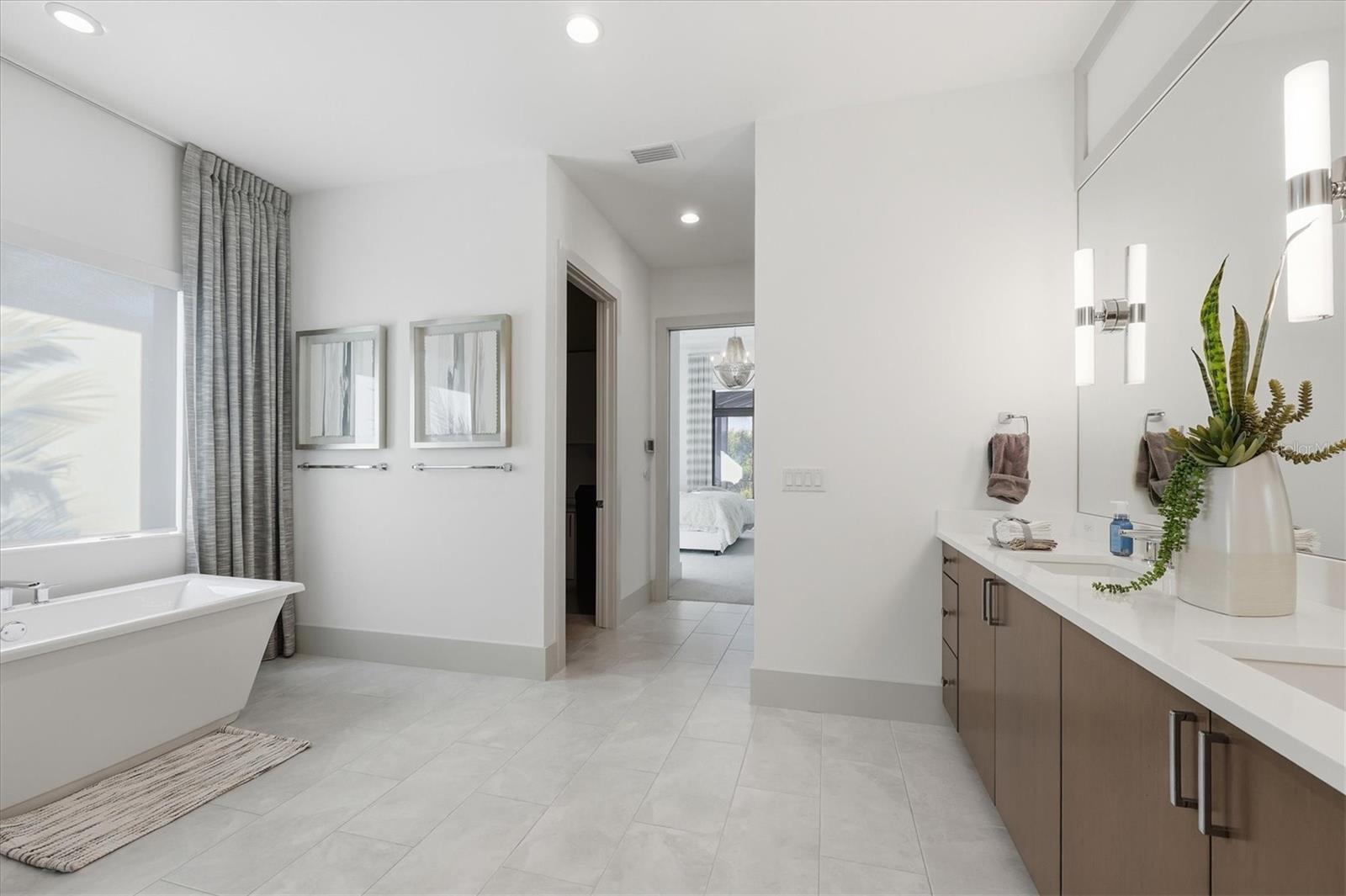 FOUNDERS CLUB - Residential