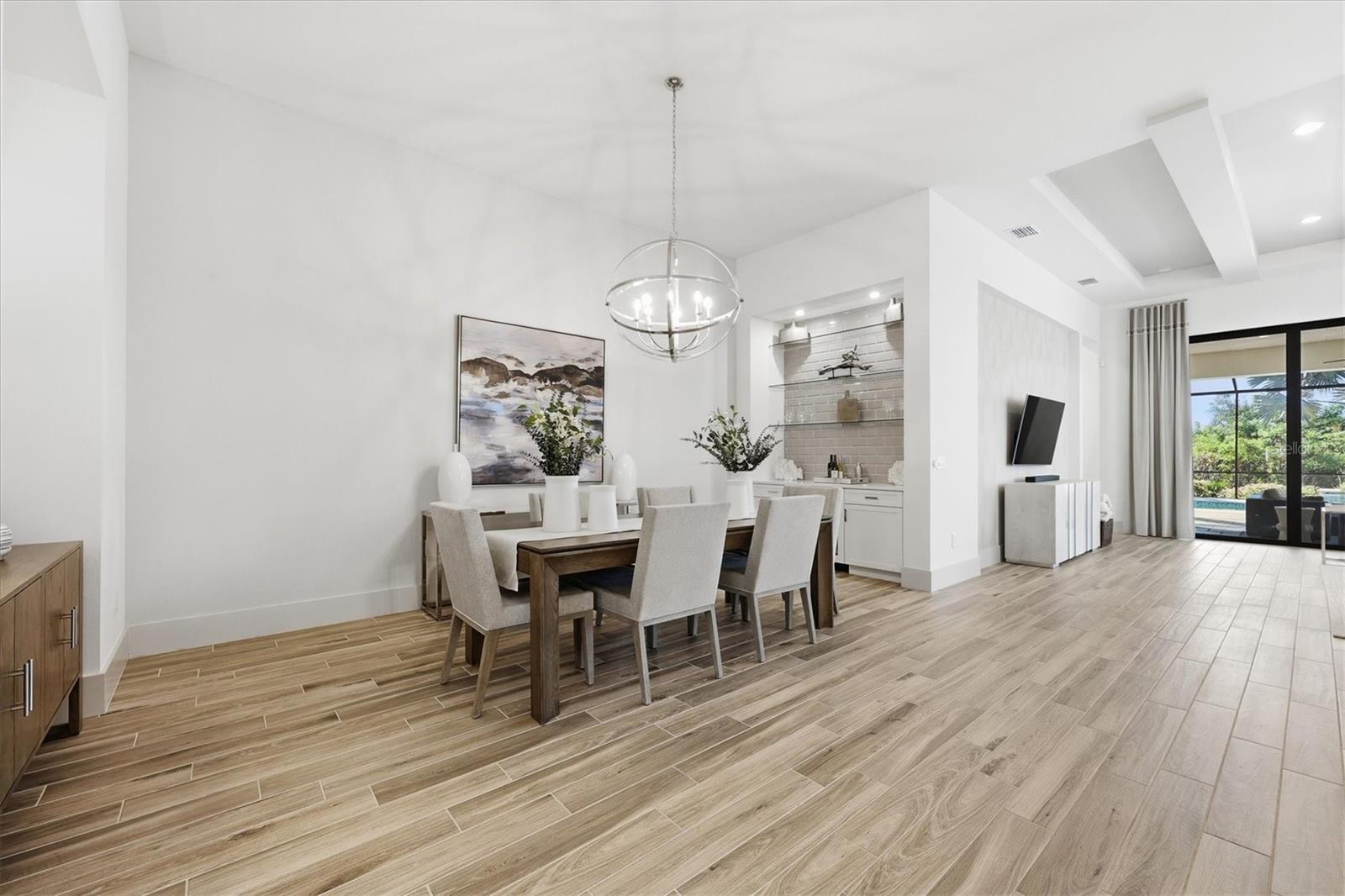 FOUNDERS CLUB - Residential