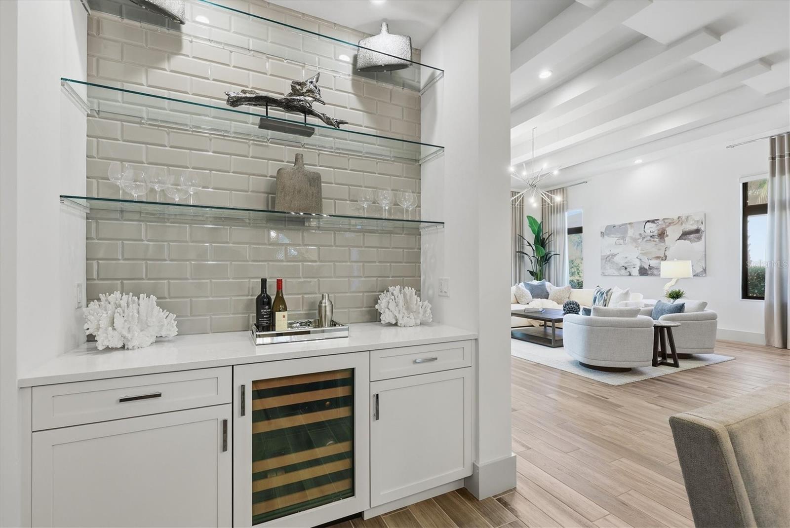 FOUNDERS CLUB - Residential