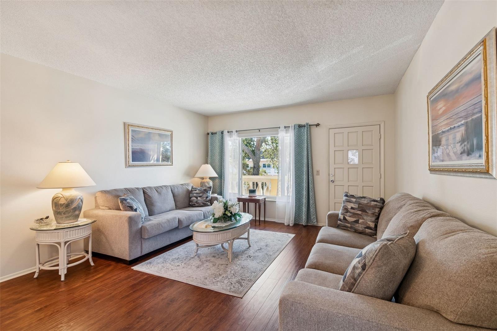 ON TOP OF THE WORLD - Residential