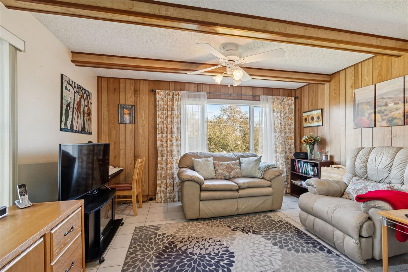 ON TOP OF THE WORLD - Residential