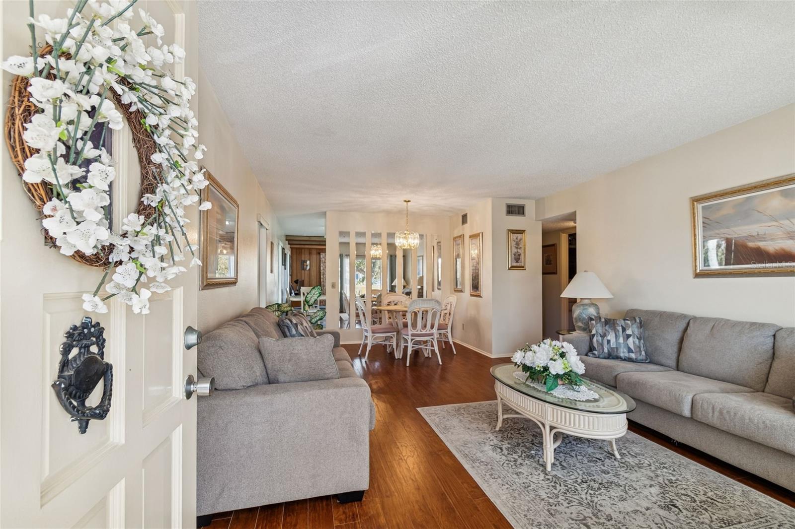 ON TOP OF THE WORLD - Residential