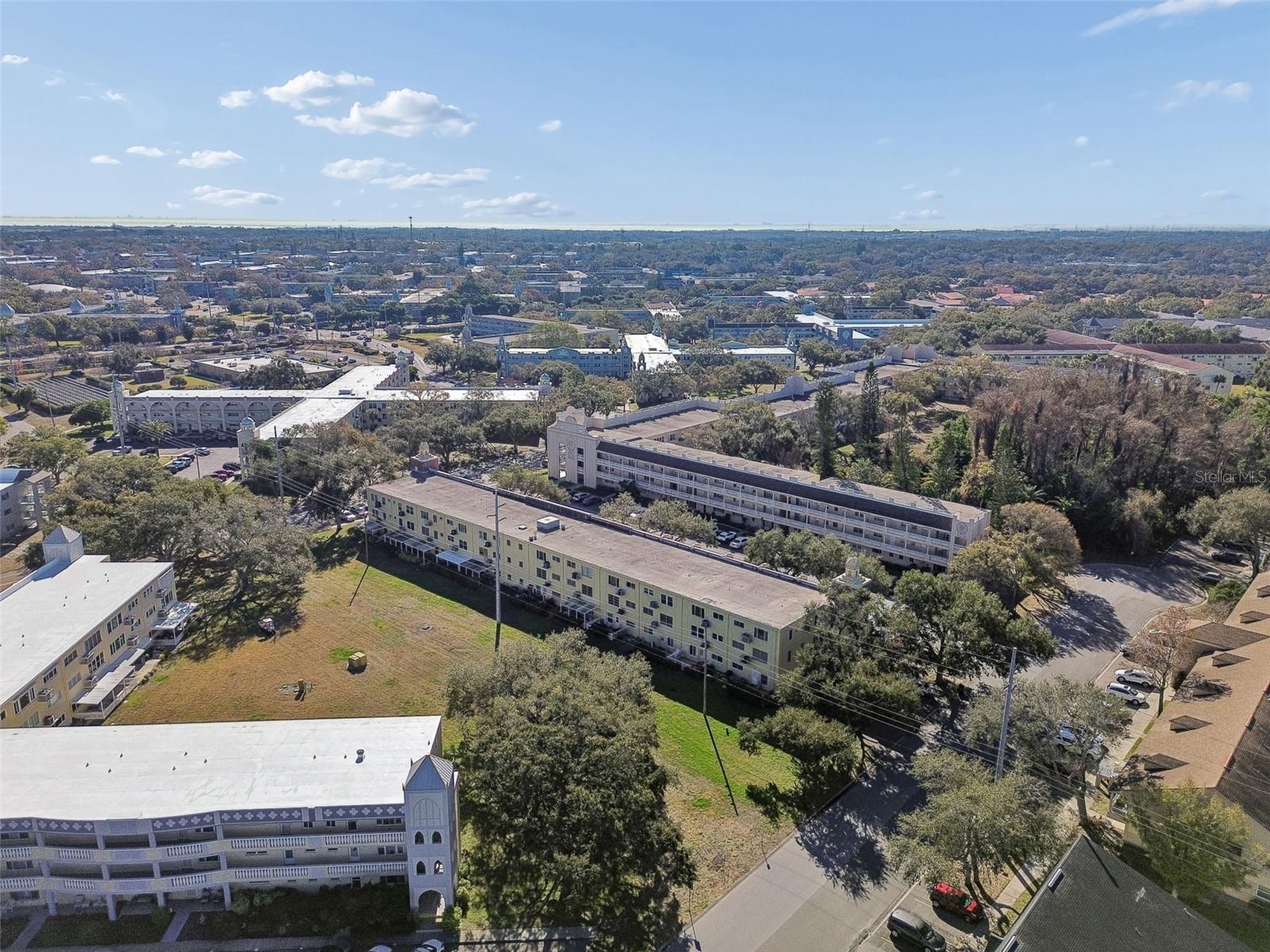 ON TOP OF THE WORLD - Residential