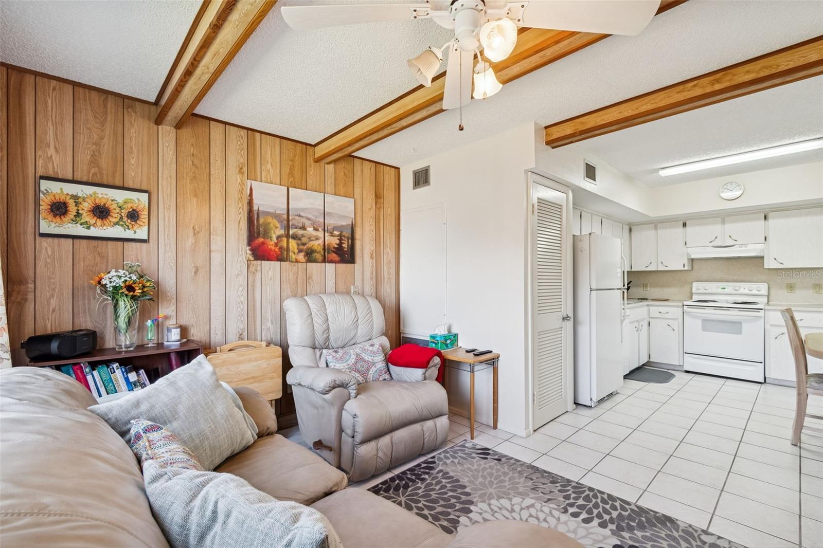 ON TOP OF THE WORLD - Residential