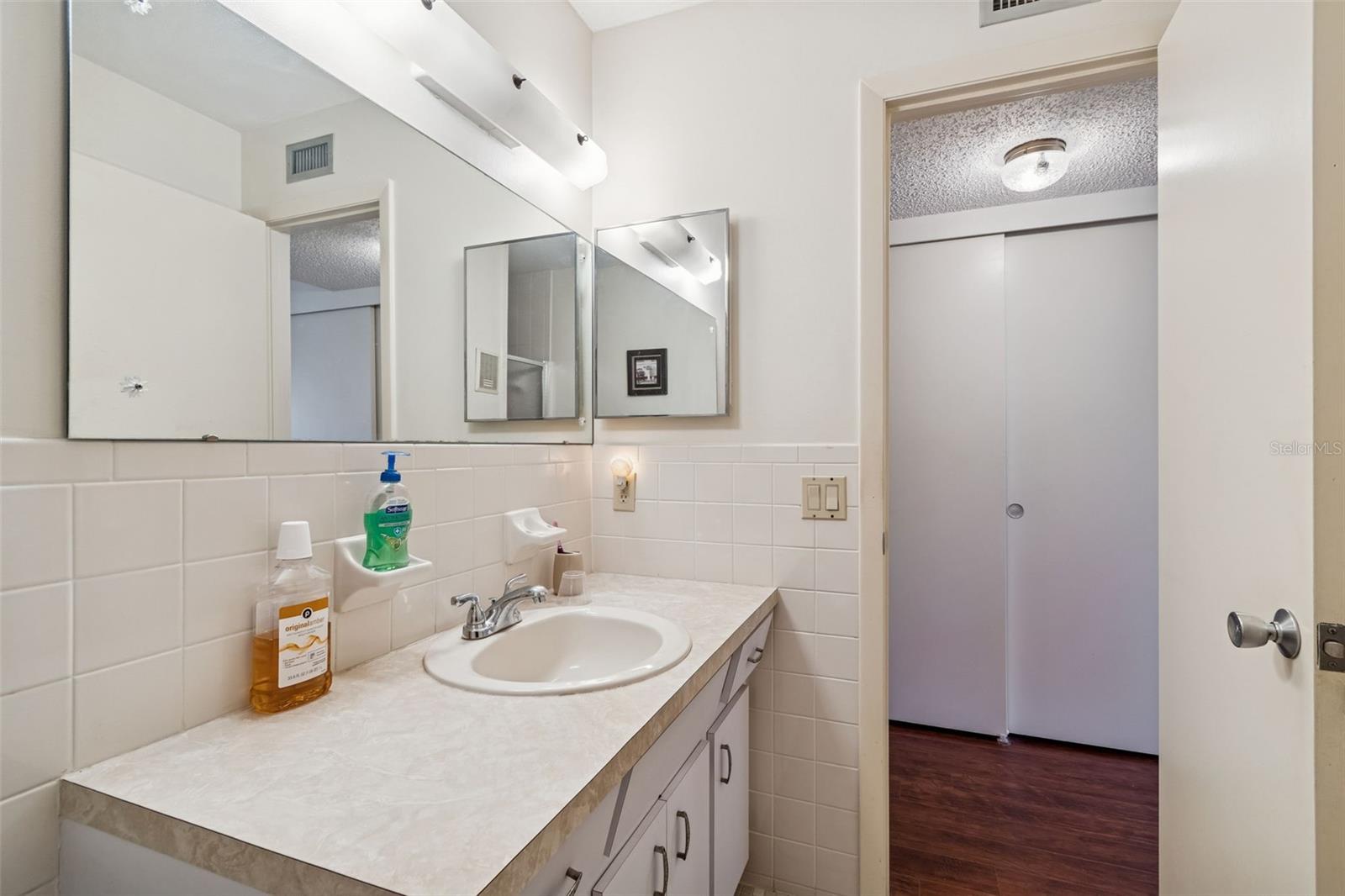 ON TOP OF THE WORLD - Residential