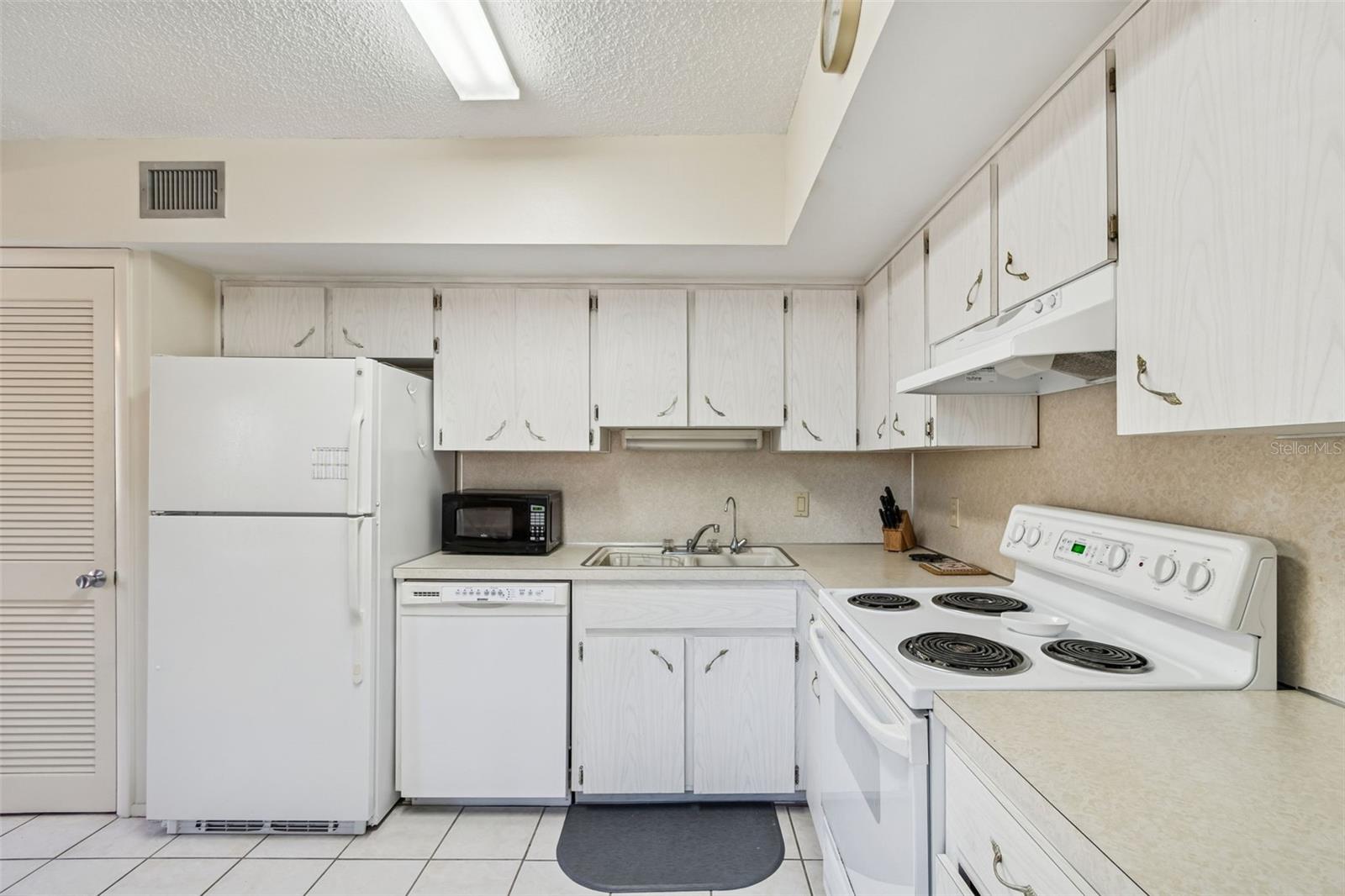 ON TOP OF THE WORLD - Residential